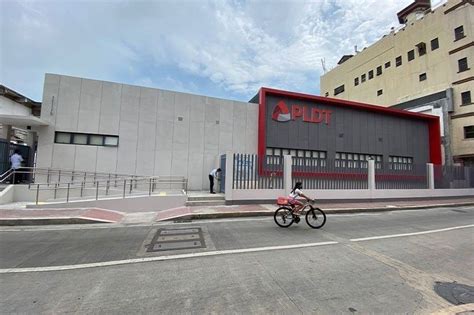 PLDT leads data center race in Philippines .